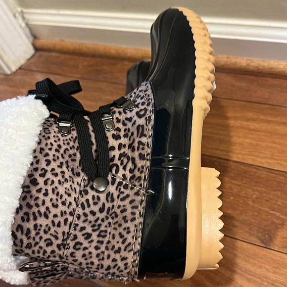 NWT Dolce Vita Leopard rain boots Size 8 - Picture 4 of 4